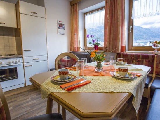 Wohnküche mit Essecke im Haus Entfellner in Flachau